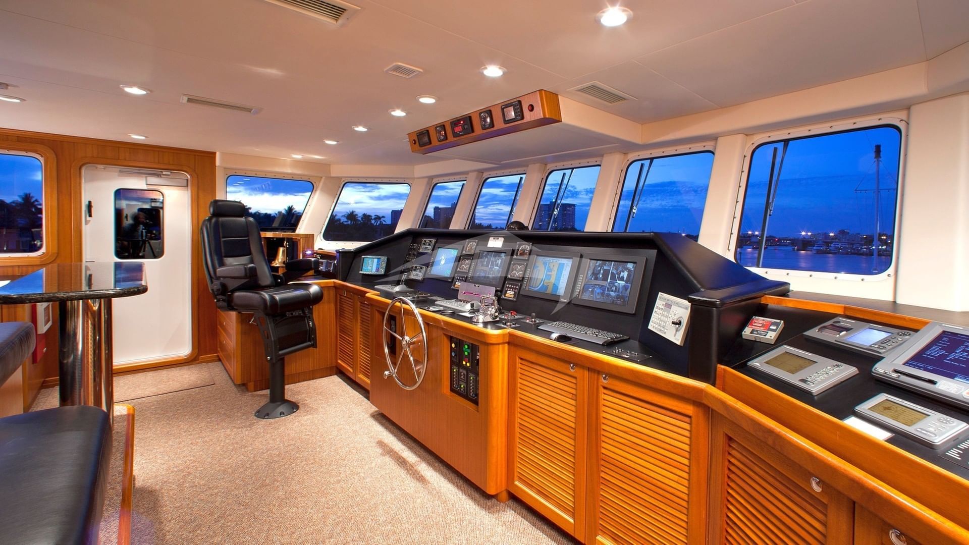 Bridge deck with guest settee