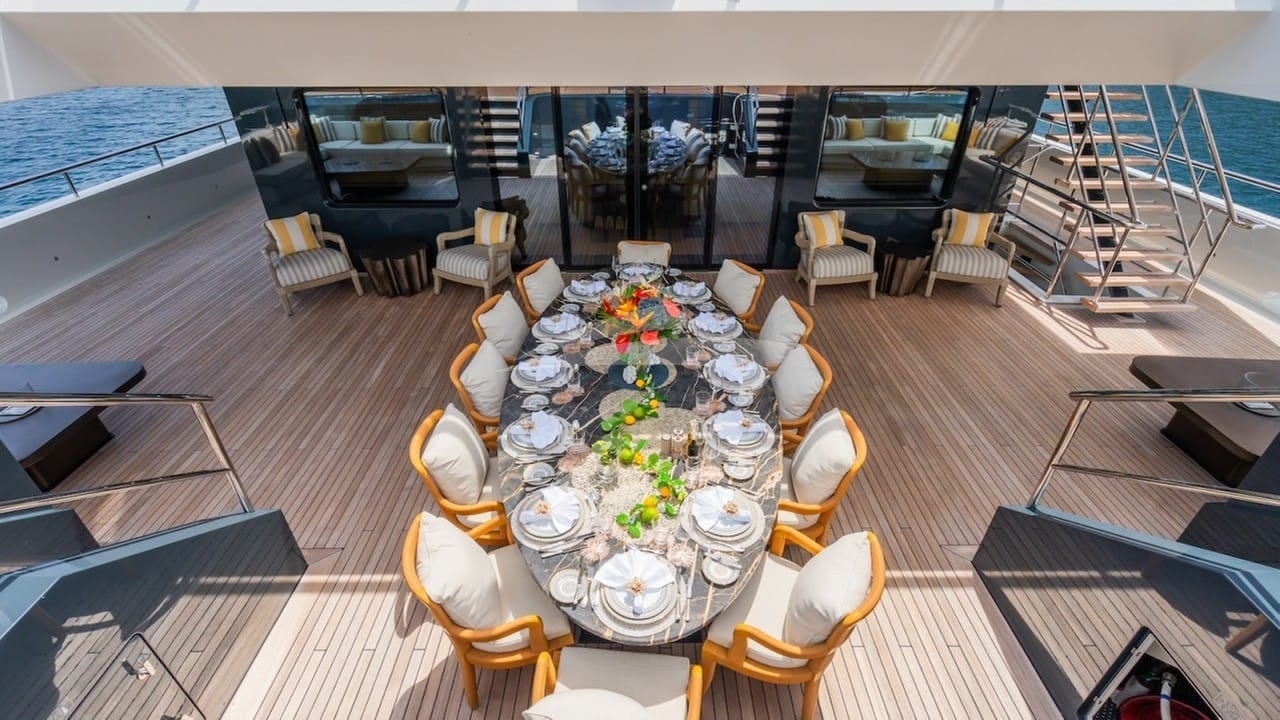 Upper deck al fresco dining