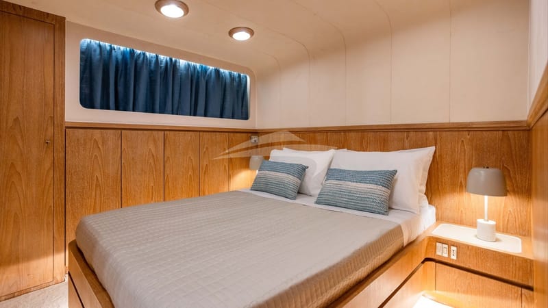 Double cabin