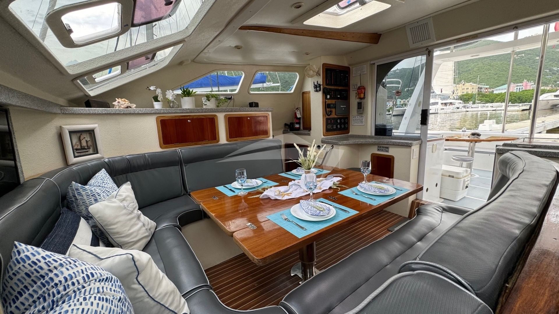 Chef de Mer's saloon