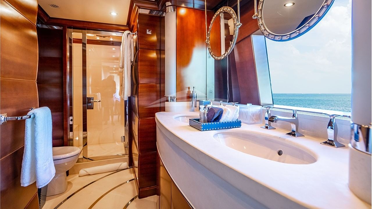 BRIDGE DECK VIP ENSUITE