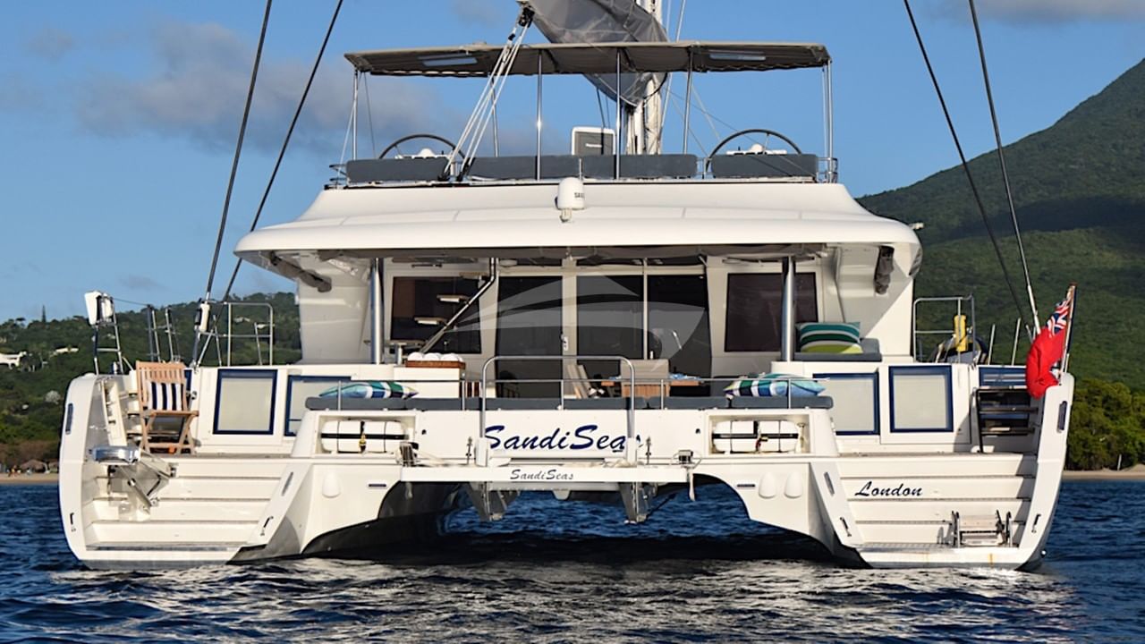 View of the stern and the access to the sea