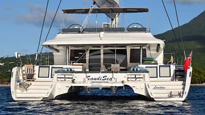 View of the stern and the access to the sea