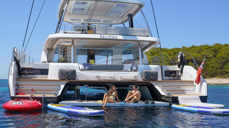 Wide launch area for water toys