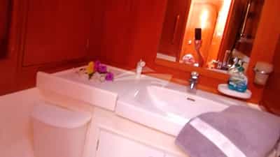 Guest head
