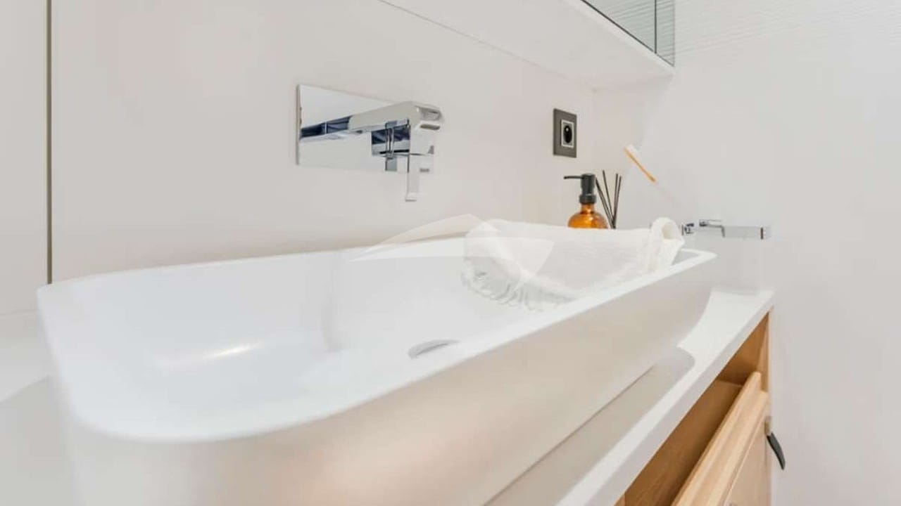 Ensuite Head