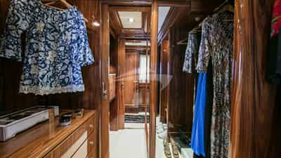 Walk-in wardrobe