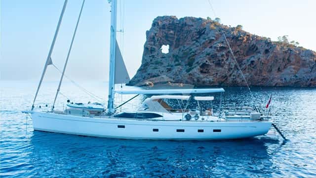 CHAMPAGNE HIPPY yacht charter photo 3