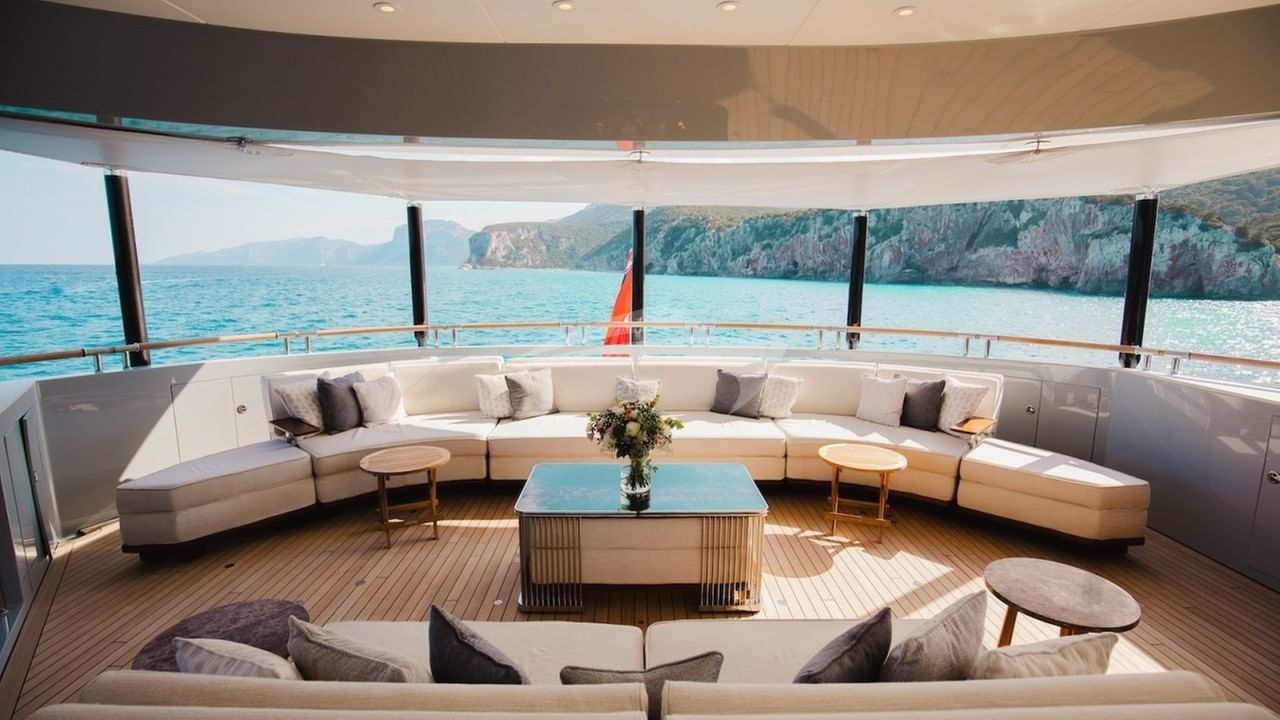 Upper deck aft lounge