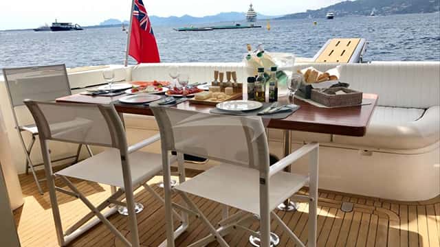 BATEAU 9 yacht charter photo 4