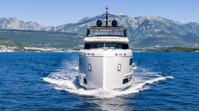 AQUARIUS yacht charter photo 2