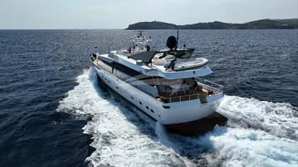 BELLINI 30m motor yacht charter, photo 6