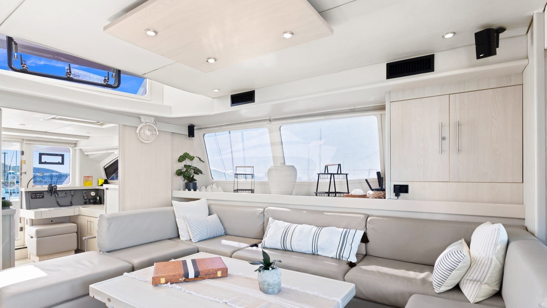 Saloon settee seating