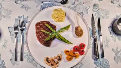 Steak and asparagus main