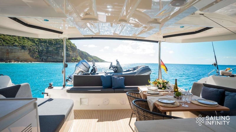 Cockpit / outdoor dining area