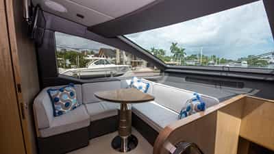 Helm lounge seating