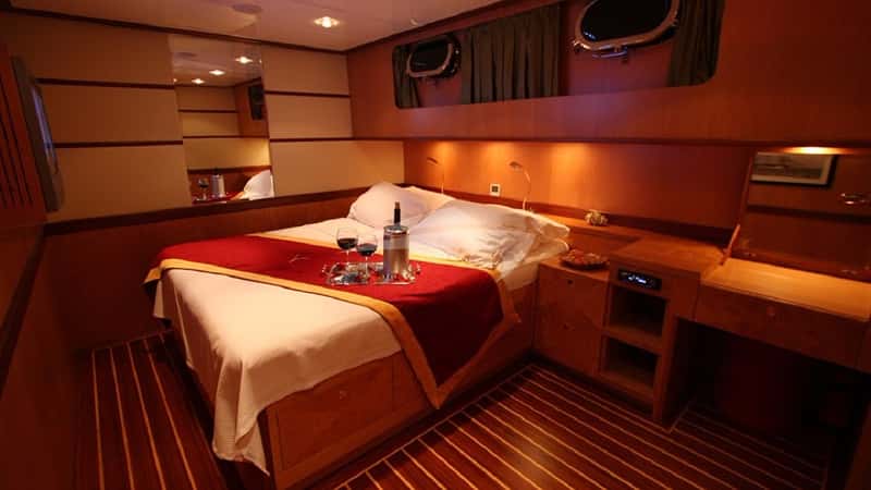 SERENITY 86 26m sailing yacht charter, photo 3
