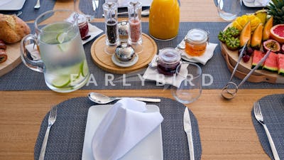 Food-Table_NCF5577_web_Earlybird