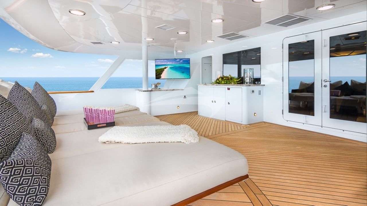 MAIN-AFT-DECK-DAYBEDS-2