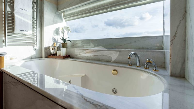 Jacuzzi Tub in Master/VIP on Bridge Deck