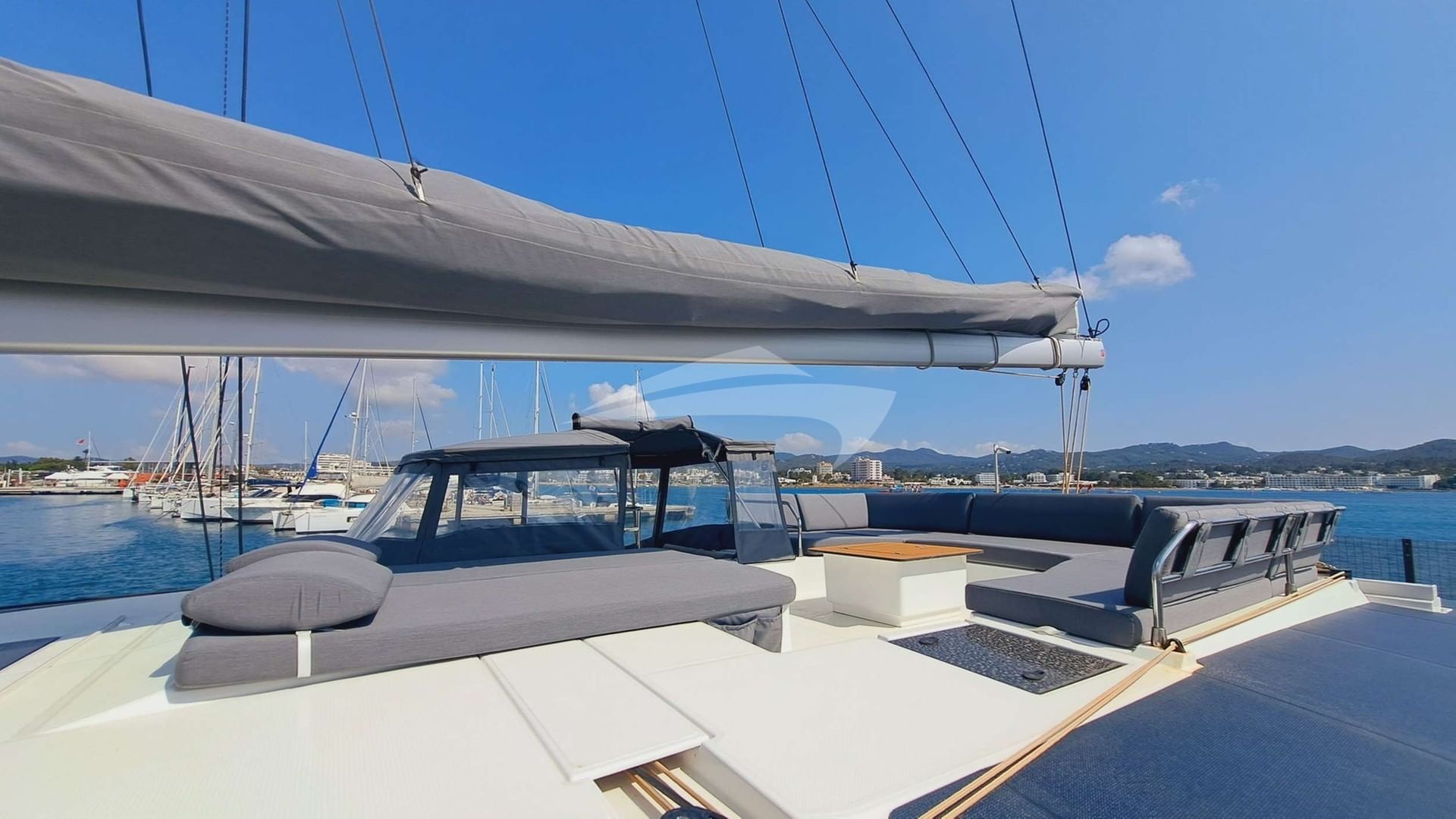 Panoramic views on Flybridge