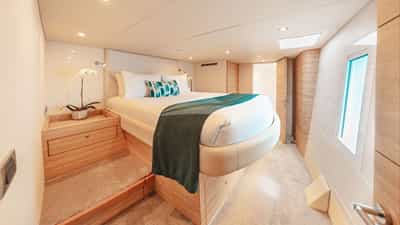Queen Cabin