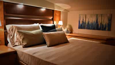 VIP Queen Cabin