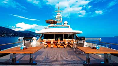 Upper deck