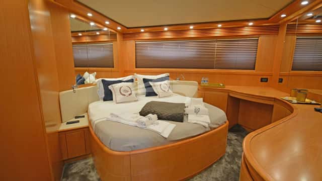 CELINE yacht charter photo 4