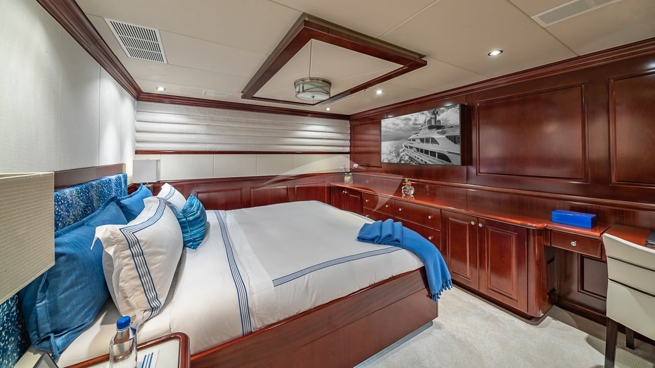 COCO RAY VIP Cabin