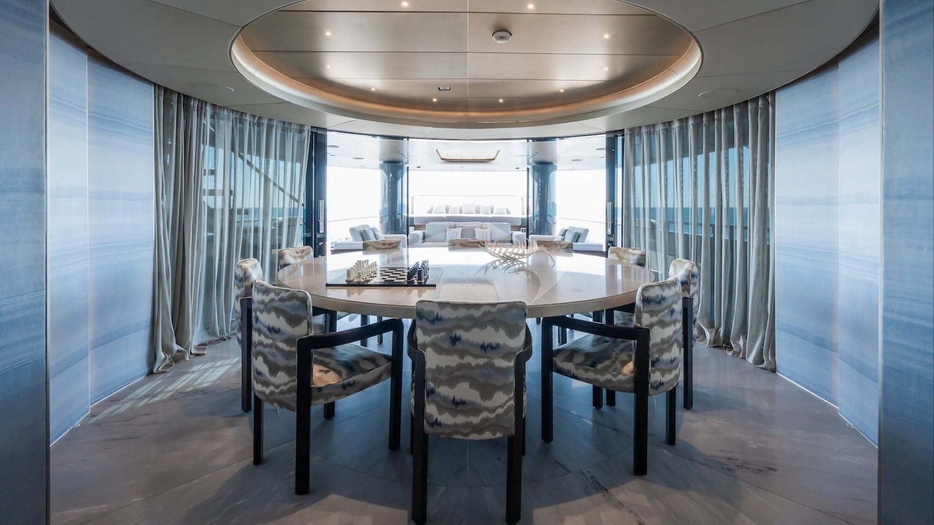 Main deck dining
