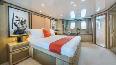 VIP guest double on main deck