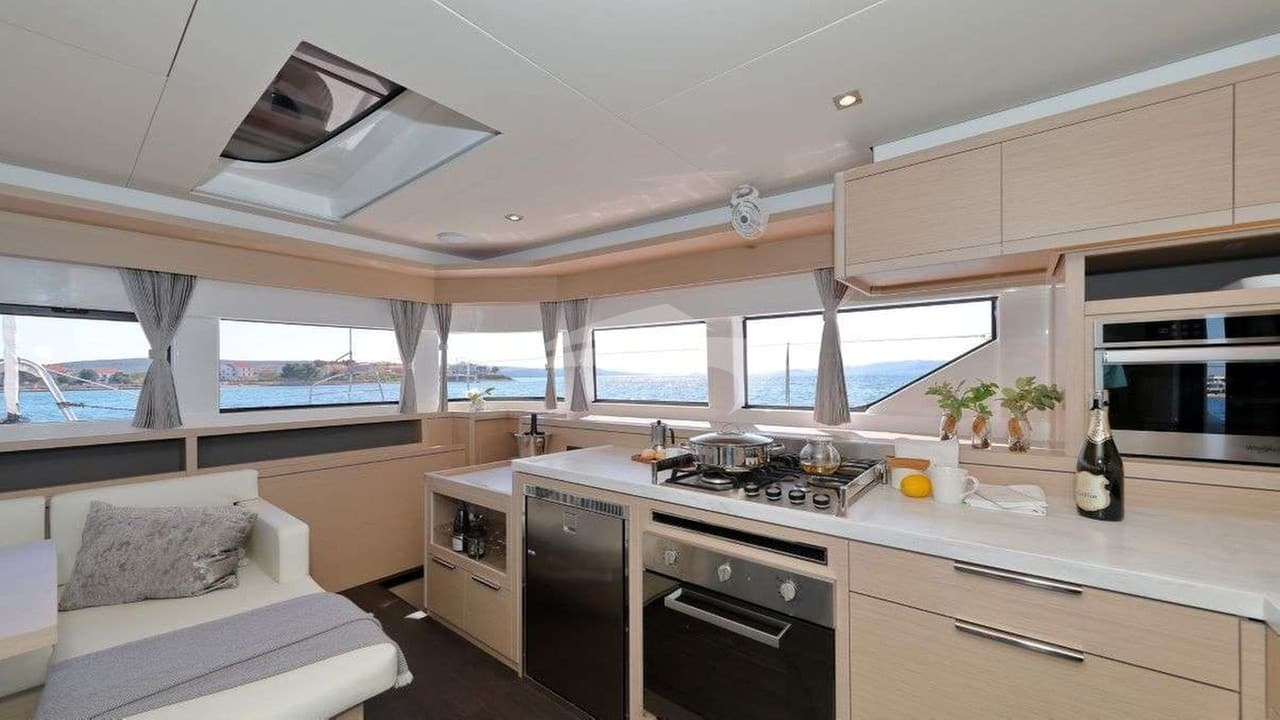 CHAMPAGNE PLEASE, photo from the yacht portfolio 2