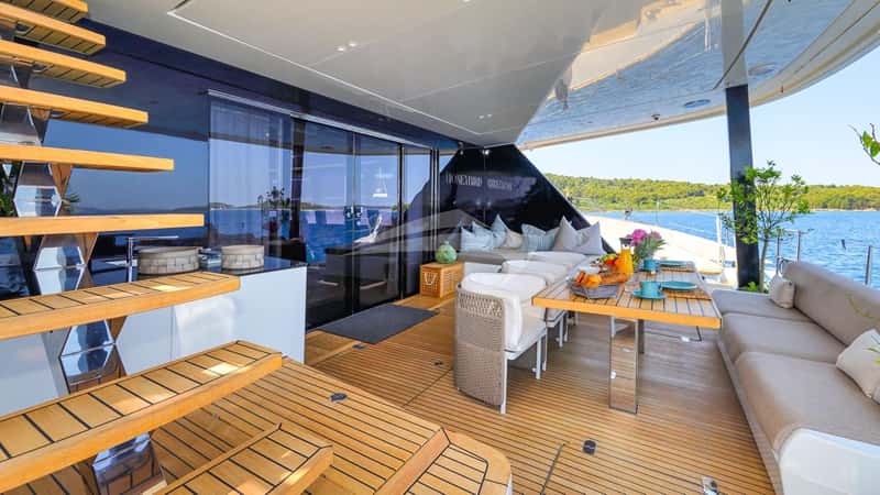 HONEYBIRD 24m sailing yacht charter, photo 6