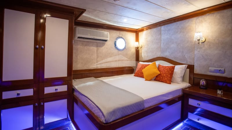 Double Cabin