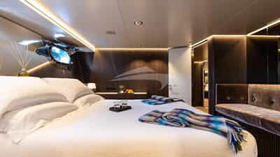 Double Cabin with sofa