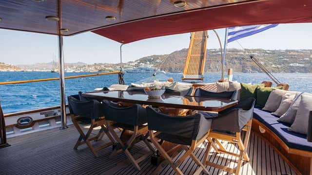 SEATZEN yacht charter photo 4