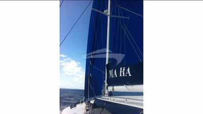 Sails up!