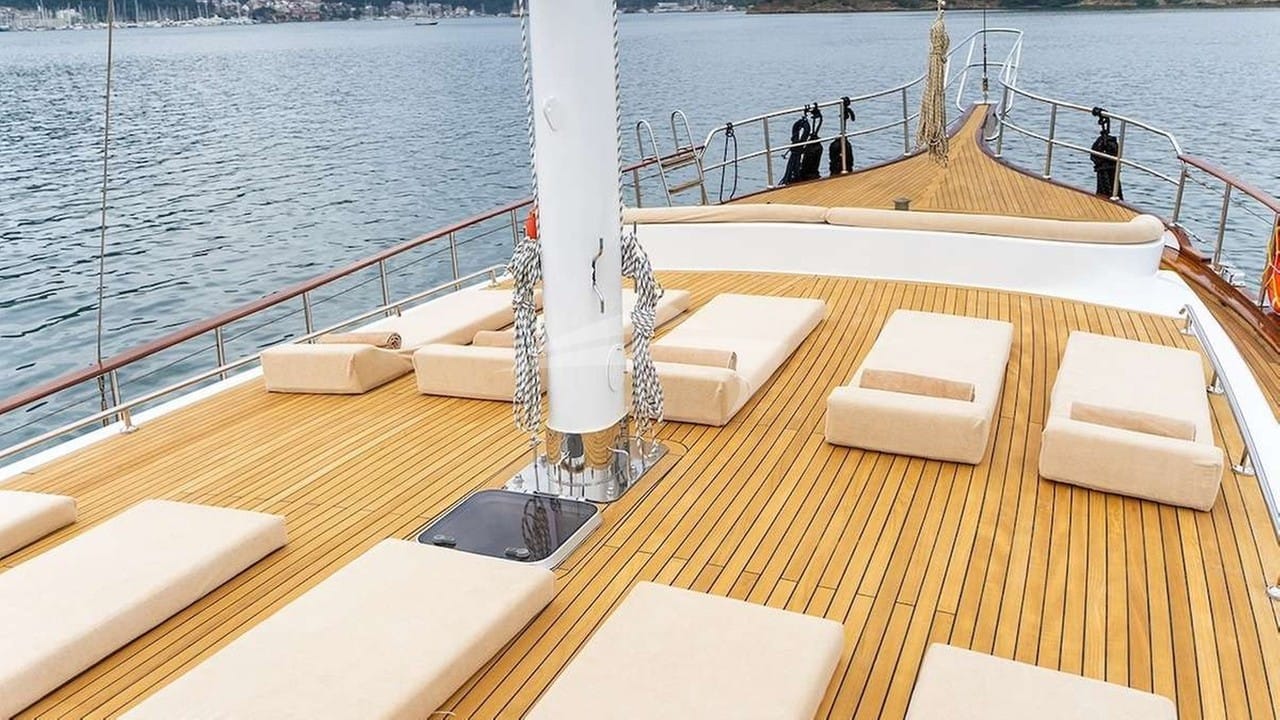 Forward Sunbathing Area