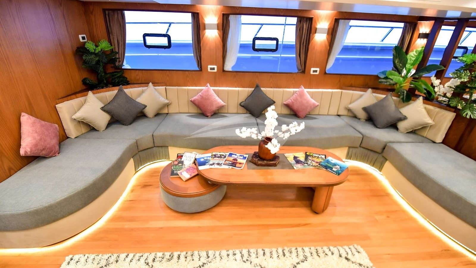 SOUTH MOON ONE, photo from the yacht portfolio 11