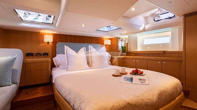 MELLIVORA yacht charter photo 5