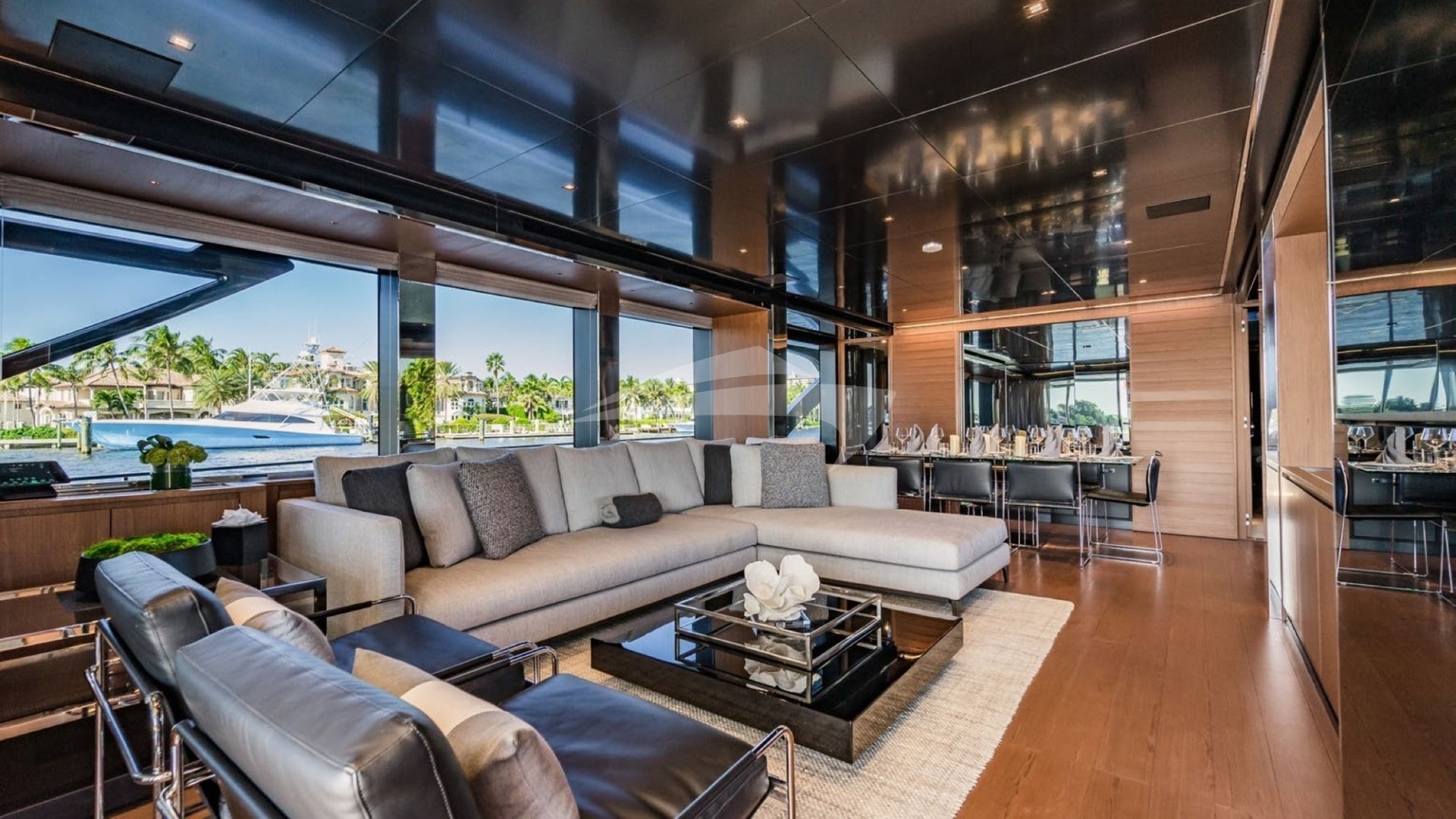 MAIN DECK SALON