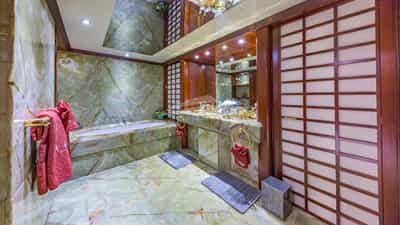 master ensuite bathroom