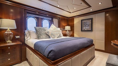 King guest stateroom