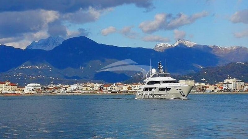 Yacht Charter SOSA