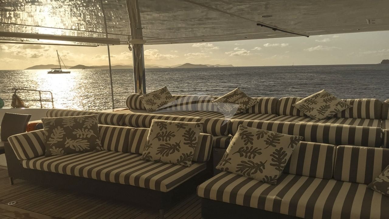 Other view of the cockpit sofas