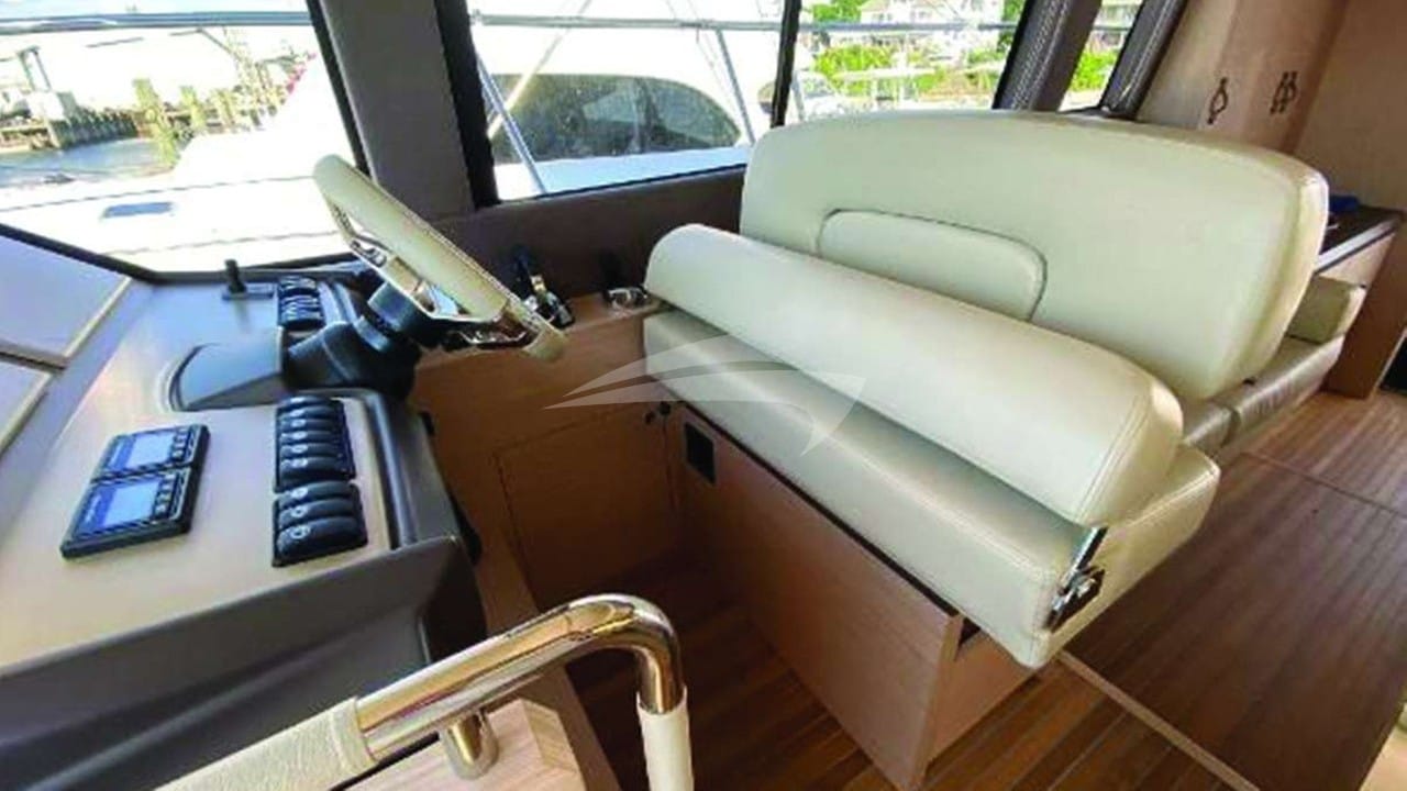 Main Saloon Helm Station