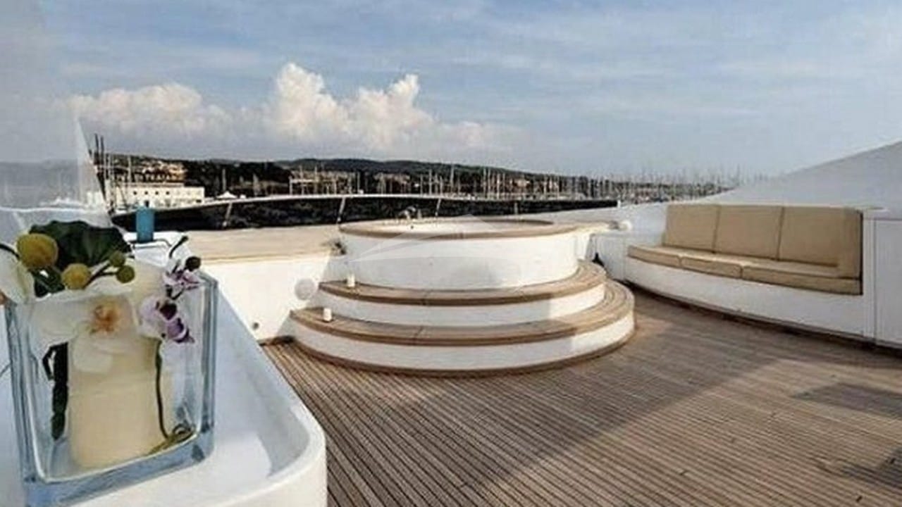 Deck Jacuzzi