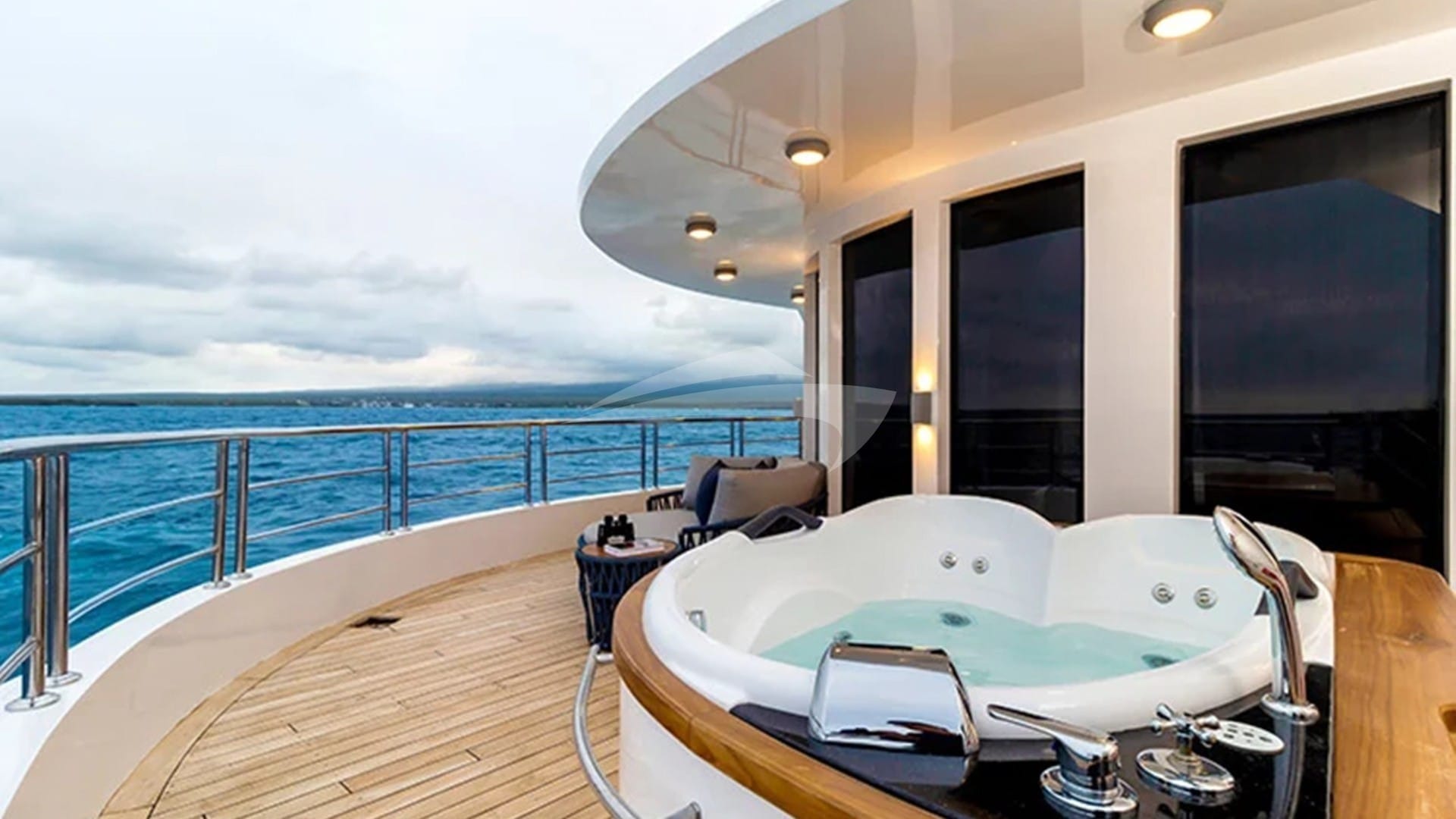 PREMIUM SUITE JACUZZI