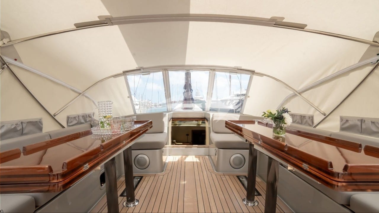 bgyb_charter_sailing_yacht_swan76_loevie_newinterior2